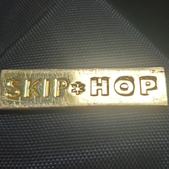 Skip Hop Chelsea Downtown Chic Diaper Satchel - Picture 4 of 4